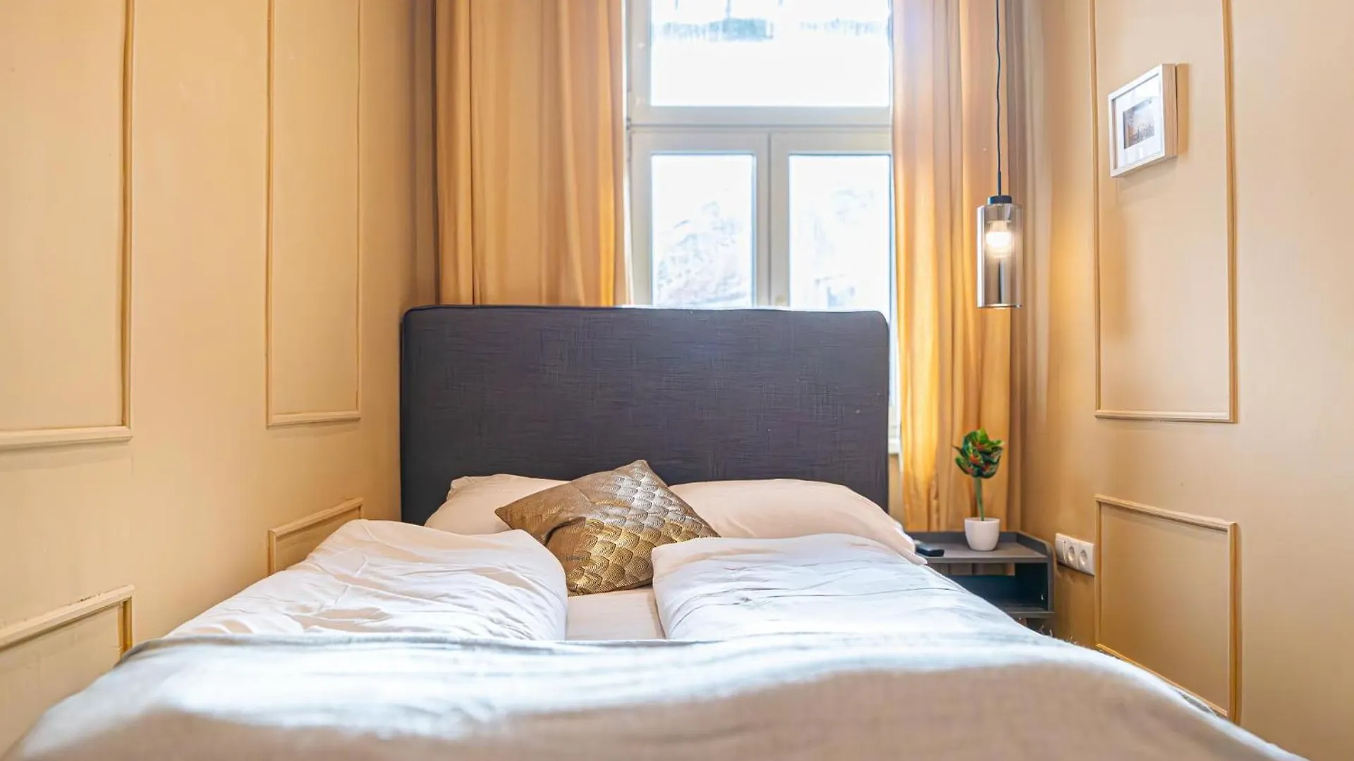 4Br Shared Apt, Centrally Located In Vienna contacts
